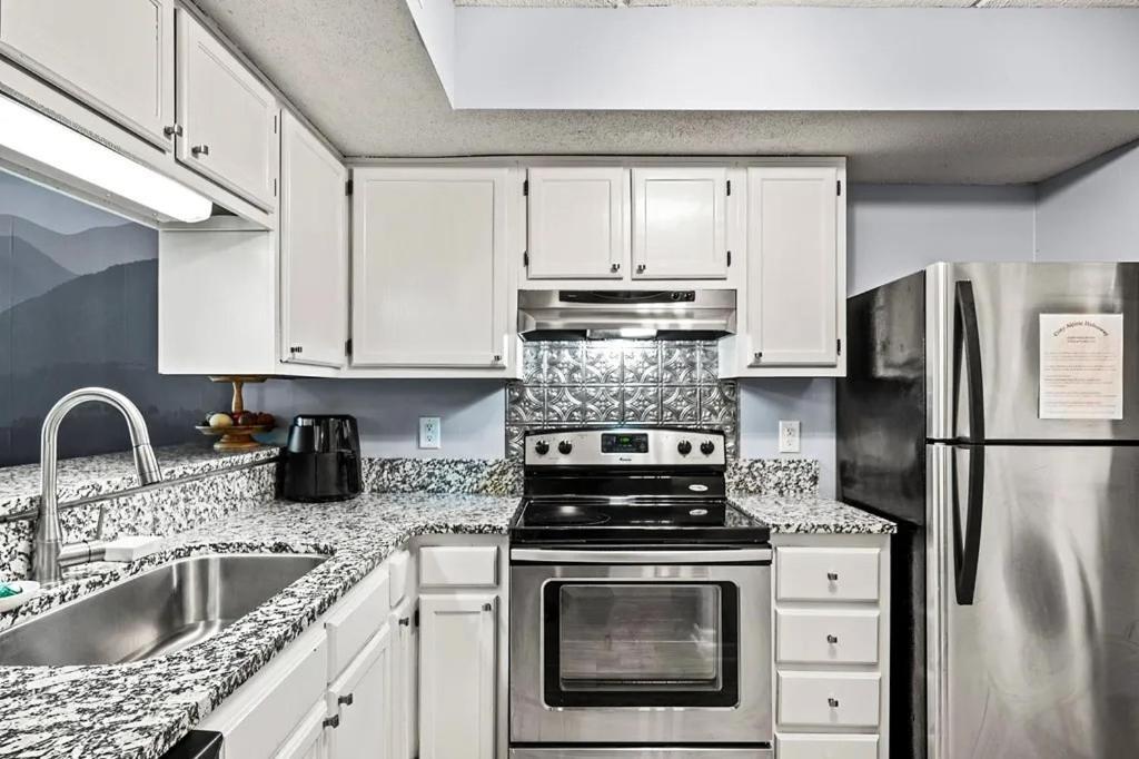 Views & Fireplace - Minutes To Gburg And Ober - Condo Gatlinburg Luaran gambar