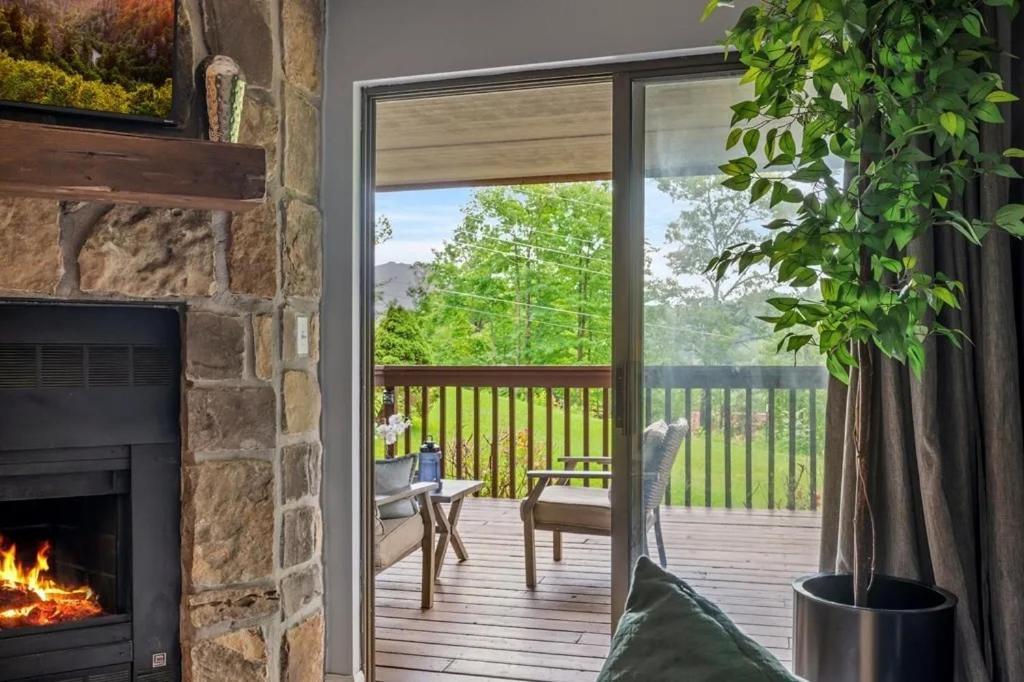 Views & Fireplace - Minutes To Gburg And Ober - Condo Gatlinburg Luaran gambar