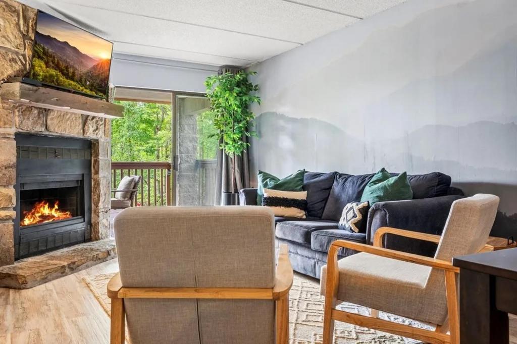 Views & Fireplace - Minutes To Gburg And Ober - Condo Gatlinburg Luaran gambar